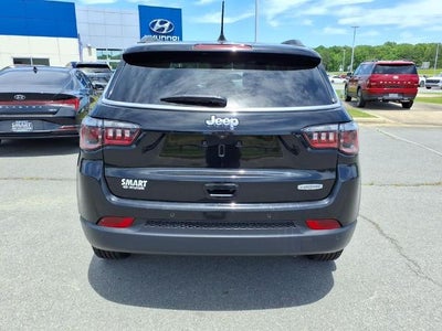 2020 Jeep Compass Latitude w/Sun/Safety Pkg FWD