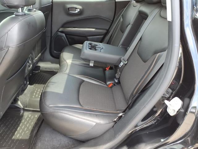 2020 Jeep Compass Latitude w/Sun/Safety Pkg FWD