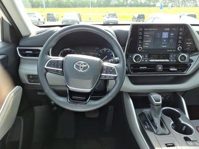 2021 Toyota Highlander XLE FWD (Natl)