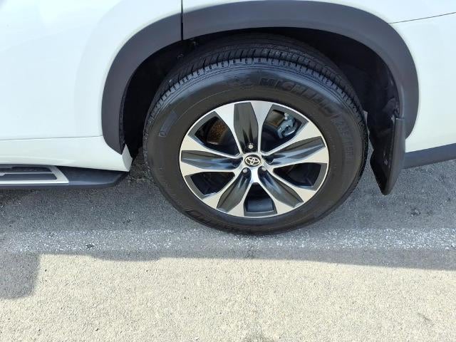 2021 Toyota Highlander XLE FWD (Natl)