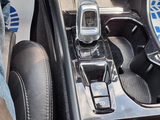 2023 Volvo XC40 B4 FWD Ultimate Bright Theme