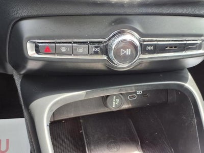 2023 Volvo XC40 B4 FWD Ultimate Bright Theme